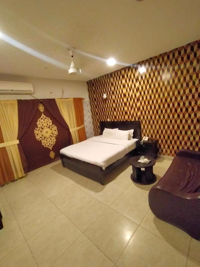 Livin Hub Guest House Islamabad Ngoại thất bức ảnh