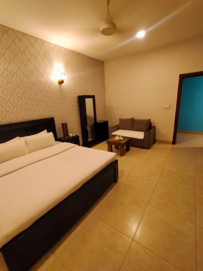 Livin Hub Guest House Islamabad Ngoại thất bức ảnh