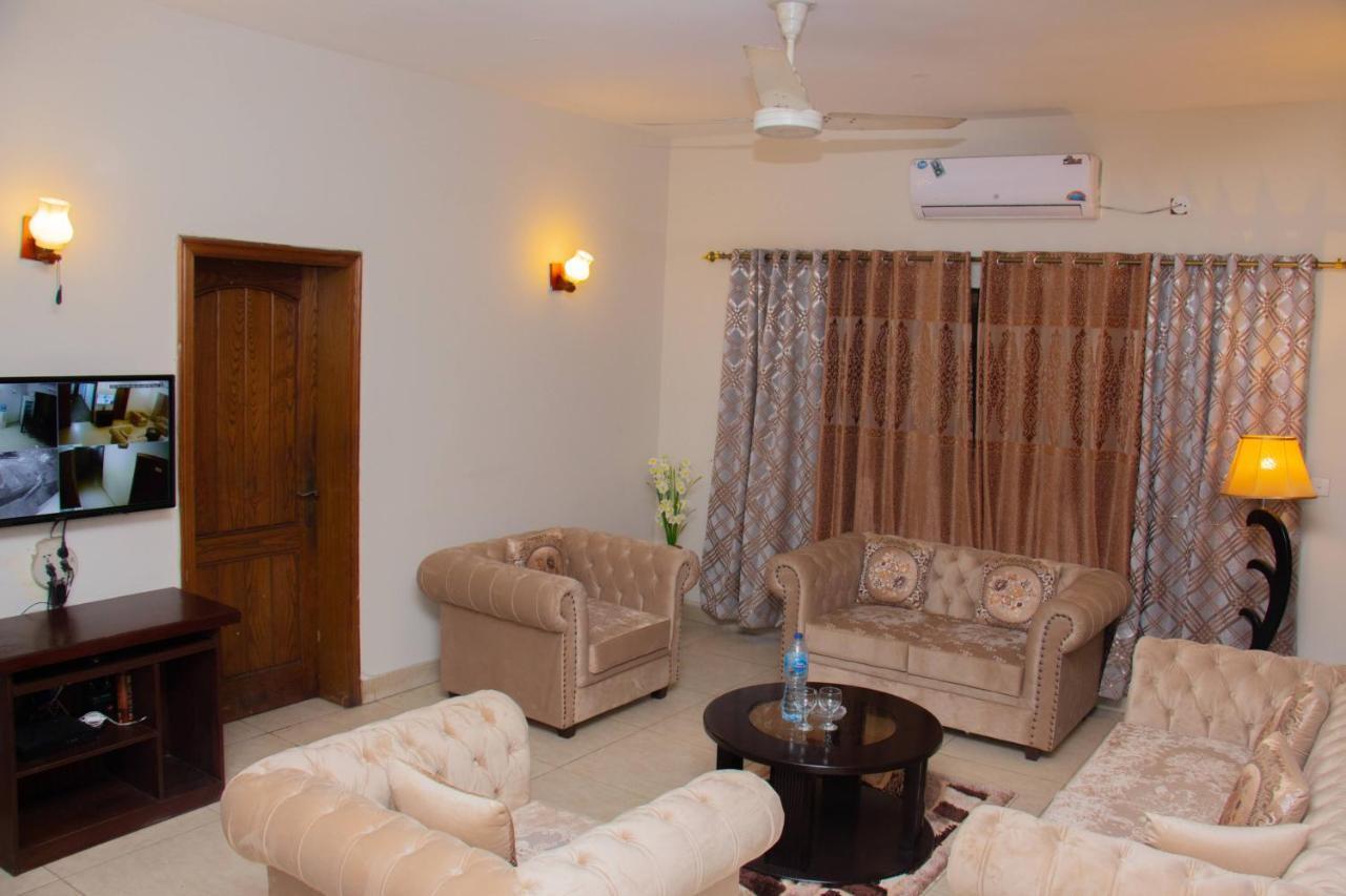 Livin Hub Guest House Islamabad Ngoại thất bức ảnh