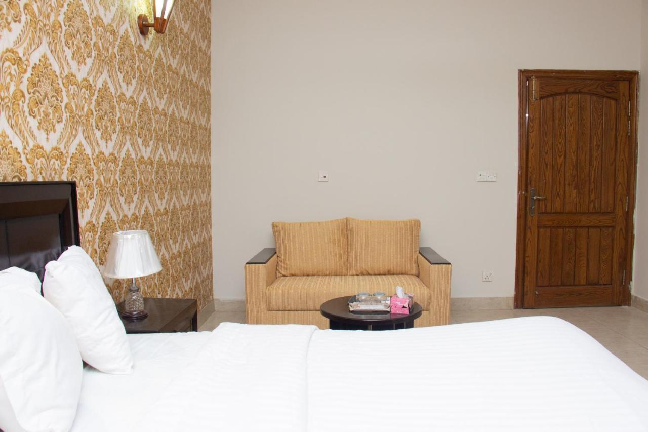 Livin Hub Guest House Islamabad Ngoại thất bức ảnh