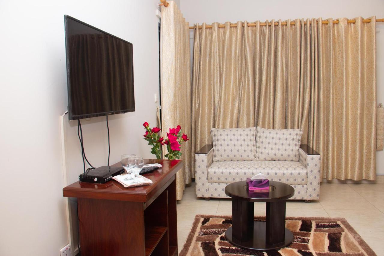 Livin Hub Guest House Islamabad Ngoại thất bức ảnh