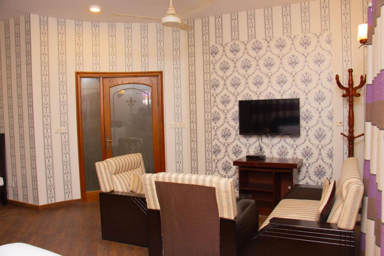 Livin Hub Guest House Islamabad Ngoại thất bức ảnh